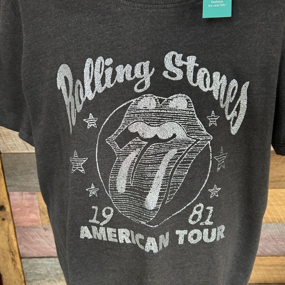 NWT-Rolling Stone’s 1981 American Tour Graphic Band Tee- XS - Picture 3 of 9